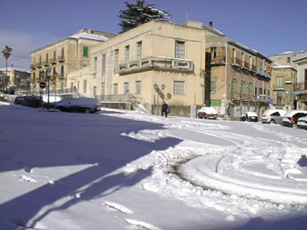 piazza.jpg (25423 byte)